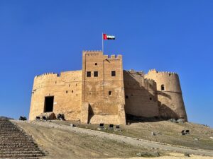 יום סיור בעברית בפוג'יירה וחורפקאן